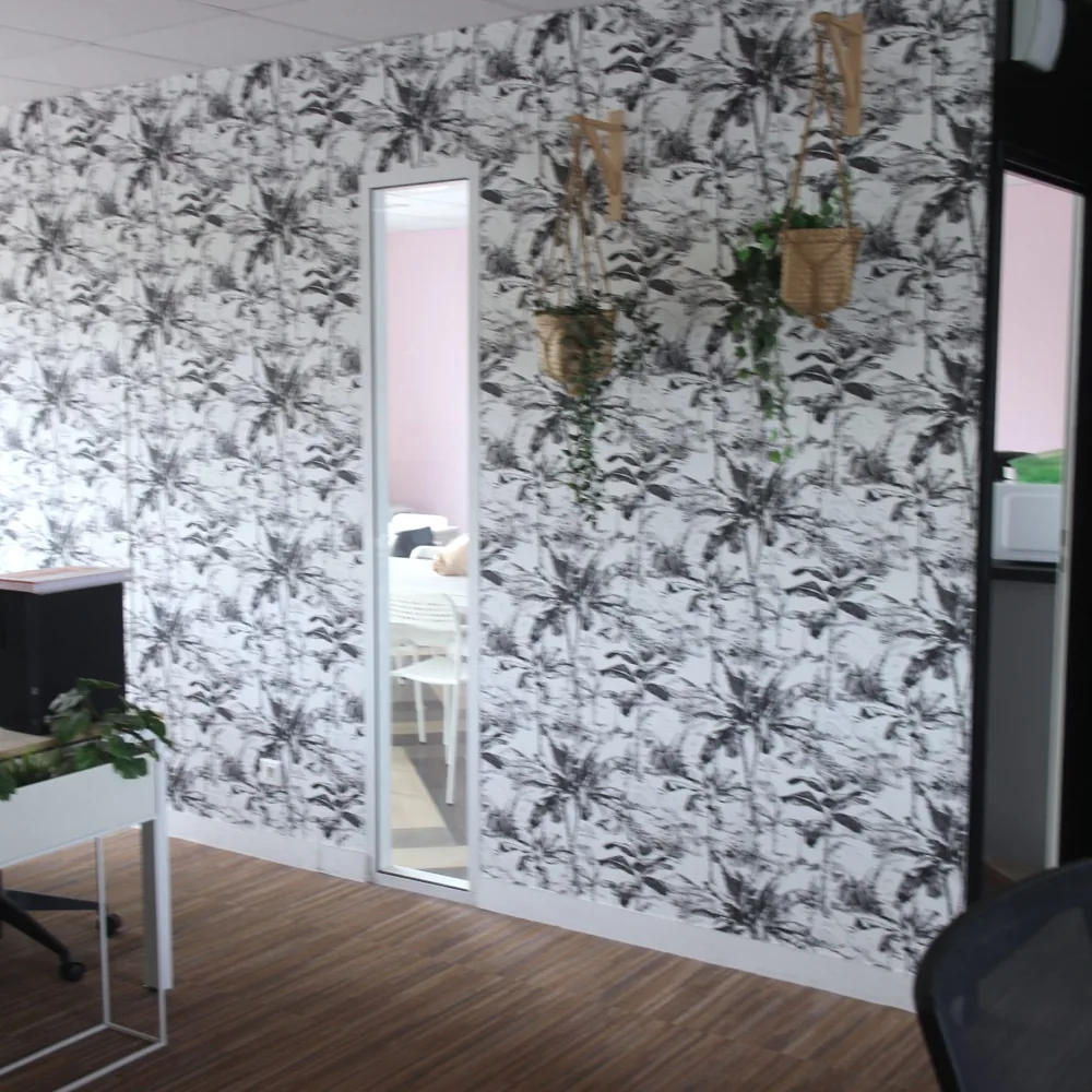 Mur végétal et décor jungle de l'agence