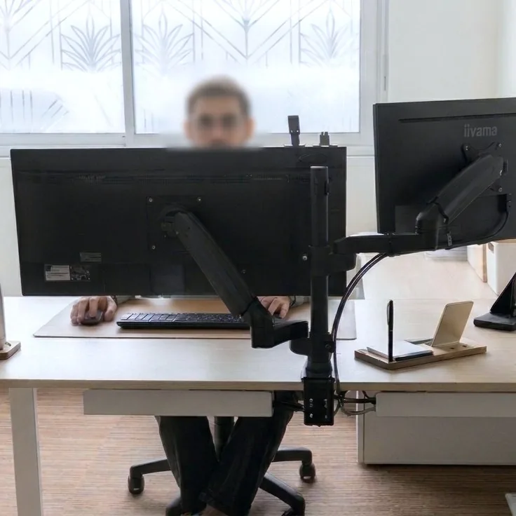 Poste de travail avec double écran